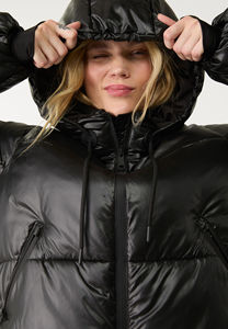 Veste matelassée noire OEM pour femme, à capuche métallique, fermeture éclair intégrale et cordon de serrage, style doudoune, pour l'hiver - Product Image 5