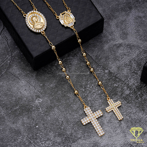 Collier avec pendentif croix doré, chaîne perlée, détail médaillon religieux, accents en cristal, bijoux de mode pour femmes - Product Image 1