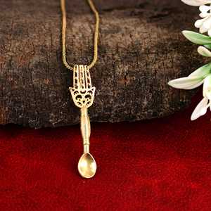Pendentif cuillère plaqué or, collier vintage en alliage, bijoux de mode unisexe, thème alimentaire - Product Image 1