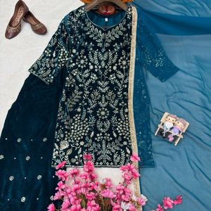 Ensemble indien pakistanais en velours brodé, robe florale Sharara Choli avec châle pour mariage et banquet - Product Image 6