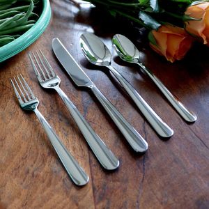 ชุดช้อนส้อมสแตนเลสพร้อมด้ามจับลายตอก 5 ชิ้น สำหรับใช้บนโต๊ะอาหาร - Product Image 3