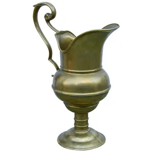 เหยือกทองเหลืองทำมือสไตล์เรียบง่ายสำหรับตกแต่งบ้าน ดีไซน์หรูหราแบบสลักลาย เหมาะสำหรับรับประทานอาหารอย่างมีระดับและใช้ในสำนักงาน - ZAHID EXPORTS - Product Image 6