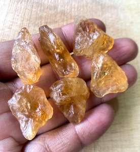 พลอยซิทรินดิบธรรมชาติ ควอตซ์สีเหลือง คริสตัลบำบัด หินประจำเดือนเกิดเดือนพฤศจิกายน ราคาขายส่งจำนวนมาก - Product Image 6