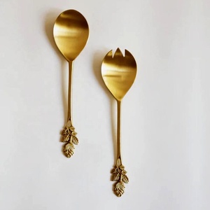 Ensemble de service pour bar à salades en acier inoxydable poli or rose, 4 pièces, écologique, compatible lave-vaisselle, avec poignée torsadée - Product Image 3