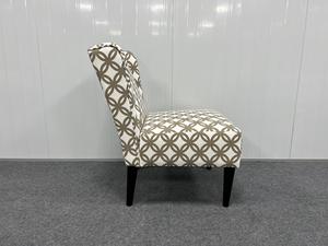 Chaise d'appoint Harmony sans accoudoirs, design moderne et élégant avec rembourrage en peluche pour salon de maison ou d'hôtel fabriqué au Vietnam - Product Image 4