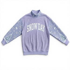 Sudadera de cuello alto color lavanda para mujer con estampado de letras 'Snow Day' y mangas con diseño de árbol de Navidad - Product Image 1