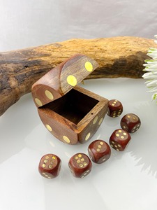 Ensemble artisanal en bois de rose avec dés de jeu décoratifs en bois pour jeux de table, décoration intérieure, collection et coffret cadeau - Product Image 6
