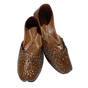 Chaussures brodées durables pour femmes, en cuir véritable, motif floral, en cuir de vachette, à lacets, tendance mode, personnalisables - Product Image 1