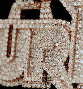 Compre un colgante con letras de moissanita estilo Iced Out_ Joyería Hip Hop personalizada de plata de ley en línea en India - Product Image 2