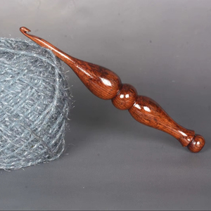 Crochets à tricoter en bois faits à la main, qualité supérieure, ergonomiques, écologiques, durables, confortables, cadeau idéal pour les amateurs - Product Image 1