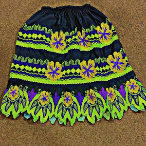 Minifalda Bordada Personalizada para Mujer, Transpirable, Informal, de Satén, 100% Algodón Natural, de Secado Rápido, con Bordado Completo - Product Image 3