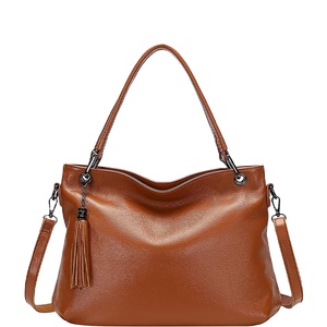 Chaqueta de Cuero para Hombre en Oferta, Diseño Clásico con Cuello Alto y Logotipo Frontal - Product Image 1