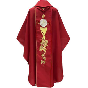 Chasuble de Prêtre en Tissu Polyester Rouge avec Broderie Dorée et Étole 2026 – Nouvelle Chasuble Brodé Sur Mesure - Product Image 2