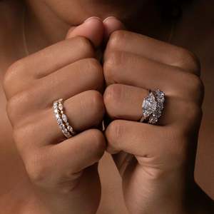 Bague de fiançailles de luxe en or massif 14 carats avec diamant cultivé en laboratoire certifié IGI CVD HPHT, taille radiant et triligne, bijoux fins unisexes - Product Image 4