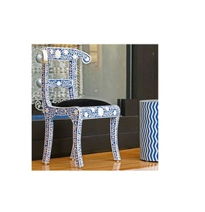Chaise en résine avec incrustations de os traditionnelles, alliant l'art hérité et le confort moderne pour un mobilier d'intérieur de caractère - Product Image 6
