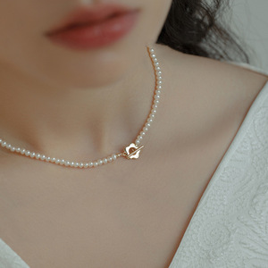 Collier pour femme de luxe léger et haut de gamme 2024, collier de clavicule en perles naturelles avec détail floral - Product Image 2