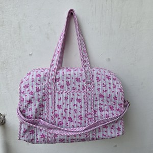 Bolsa de Lona de Algodón Acolchada con Estampado Floral, Hecha a Mano, Ligera, de Primera Calidad, con Cierre de Cremallera y Dos Asas para Llevar al Hombro - Product Image 3