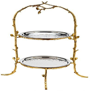 Support à gâteau à deux niveaux en argent martelé, présenté sur un cadre en forme d'arche de branche dorée, disponible à prix de gros. - Product Image 1