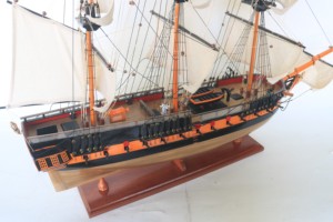 Maqueta de Barco Histórico Británico HMS SURPRISE, Hecha a Mano y Pintada en Madera, Artículo Coleccionable - Product Image 5