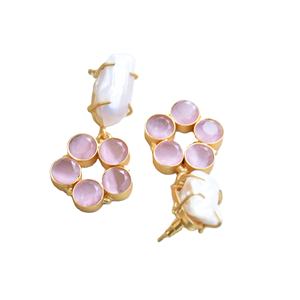 ต่างหูทองเหลืองแท้ประดับมุกแท้และอัญมณีชั้นดี ชุบทอง 18K ดีไซน์ทันสมัย โดดเด่นเป็นเอกลักษณ์ - Product Image 2