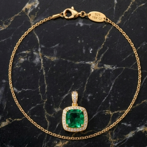 สร้อยคอพร้อมจี้รูปทรง Cushion สีเขียวไฮโดร CZ ขนาด 10 มม. เงินแท้ 925 ชุบทอง 18K สำหรับผู้หญิง - Product Image 3