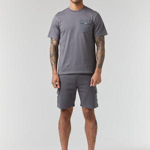Ensemble court d'été imprimé de haute qualité pour homme, 2 pièces, en coton respirant, avec t-shirt et short, poche poitrine et poches latérales sur le pantalon - Product Image 2
