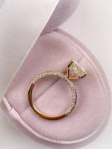 Anillo de Compromiso de Moissanita con Corte Radiante, Plata de Ley 925 con Baño de Rodio, Minimalista con Halo Oculto, Anillo de Aniversario para Mujer - Product Image 4