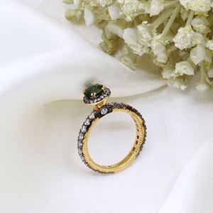 Vente en gros d'anneaux halo en argent sterling 925 oxydé plaqué or avec tourmaline verte naturelle et CZ, bijoux Memoria - Product Image 2