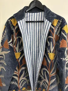 Veste Suzani en velours bleu marine de qualité supérieure, brodée de fleurs, col montant, faite à la main, style bohème, manches longues, vêtements d'extérieur pour femmes, automne - Product Image 3