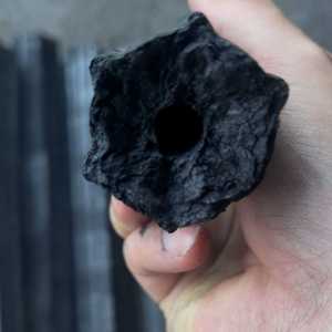 Carbón vegetal hexagonal AVC tipo B para shisha/narguile, empaque de 15 kg en caja, combustión estable. - Product Image 1