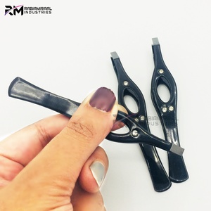 Pinzas para Cejas RMI, Producto de Primera Calidad, Recubrimiento en Polvo Negro Color Piedra / Punta Plateada de Acero Inoxidable, Juego de Pinzas de Punta Recta - Product Image 6