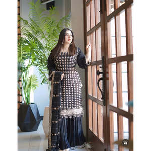 Ensemble de soirée fait main, magnifique, style A-Line, avec haut, sarara et dupatta fantaisie, en tissu organza, taille naturelle - Product Image 2