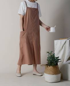 เสื้อกั๊กยูนิฟอร์มผ้าแคนวาสสำหรับร้านกาแฟสุดหรู พร้อมกระเป๋าหลายช่อง ผ้ากันเปื้อนบาริสต้าพรีเมียม ปักโลโก้แบรนด์ได้ คุณภาพสูง สำหรับพนักงานบาร์เอสเพรสโซ - Product Image 2
