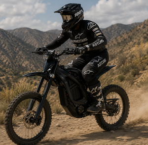 Achetez l'édition noire Ultra Bee R avec vêtements de course moto et automobile - Product Image 1