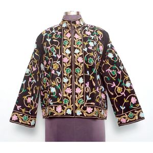 Veste en tissu Cotrise matelassé brodé de fleurs faites à la main, avec détails boutonnés, doublure rayée en coton, respirante, écologique, automne - Product Image 1