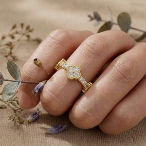 Bague d'éternité vintage en moissanite trèfle pour femme, en or 14 carats, pour mariage ou anniversaire, empilable - Product Image 5