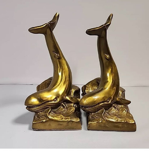 ที่คั่นหนังสือรูปโลมาทองเหลืองแบบศิลปะ ดีไซน์ปลาโลมากระโดดอย่างพลังขันบนคลื่นทะเลที่มีรายละเอียดชัดเจน มีจำหน่ายในราคาขายส่ง - Product Image 2