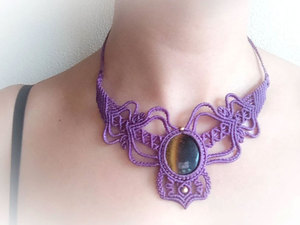 Collier en macramé fait main, pendentif œil de tigre bohème, cordon violet réglable, bijoux en pierres précieuses aux vertus curatives - Product Image 2