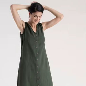 เดรสยาวพิมพ์ลายคอวีสำหรับผู้หญิง ดีไซน์โดดเด่นไม่ซ้ำใคร คุณภาพเยี่ยม ขายส่ง ประจำฤดูร้อนปี 2026 เหมาะสำหรับใส่ไปเที่ยวทะเลและงานปาร์ตี้ - Product Image 1