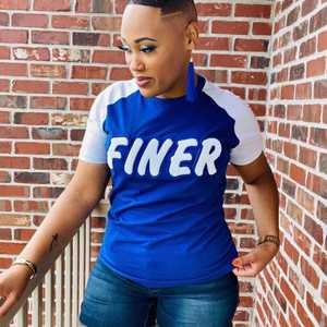 Camiseta Zeta Phi Beta de Manga Raglán Azul y Blanca con Bordado de Letras Griegas en Chenilla para Mujer, Corte Elegante - Product Image 5