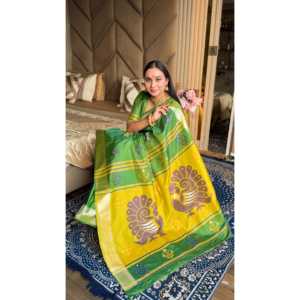 Sari en soie douce Mehendi Ikkat Patola avec motifs de paon Meenakari et bordure en zari doré pour les mariages - Product Image 2