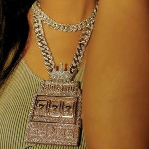 Montre Moissanite VVS Tendance Chaînes Fines Jésus en Argent Sterling 925 Hommes Femmes Pendentifs Breloques Givrés Cadeau Écologique - Product Image 1