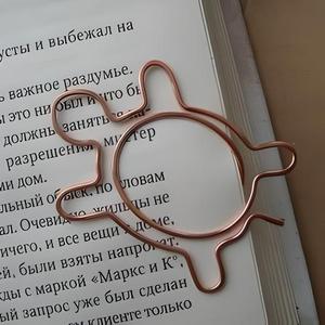 ที่คั่นหนังสือทองแดงทำมือ ลายดอกไม้ งานศิลปะจากลวดโลหะ ทนทาน ใช้เป็นเครื่องหมายหน้าหนังสือได้ อุปกรณ์เสริมหนังสือคุณภาพพรีเมียม ของขวัญสำหรับสำนักงาน โรงเรียน และนักอ่าน - Product Image 3