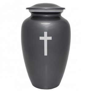 Urnas funerarias de aluminio clásicas de alta calidad para adultos, con cruz, color gris, acabado metálico, para cenizas humanas. - Product Image 1