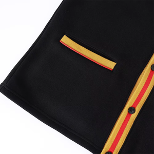 Cardigan en molleton noir avec logos personnalisés, patch en chenille, logo grec, style universitaire et collégial, vêtements décontractés - Product Image 5