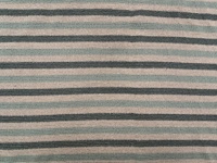 Hochwertiger Häkelstrickstoff als Meterware - Dunkelgrün, Aqua und Creme Gestreiftes Strukturiertes Open-Weave-Material für Bekleidung