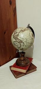 Globo terráqueo de metal de primera calidad con mapas de aluminio anodizado y un elegante acabado plateado metálico para exhibiciones educativas - Product Image 4