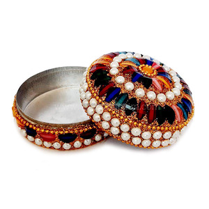 Boîte de rangement pour bagues en laque indienne artisanale avec paillettes, boîte ronde traditionnelle de Jaipur ornée de perles - Product Image 4