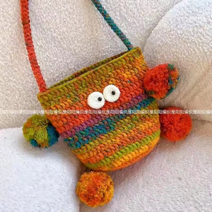 Nuevo Bolso Bandolera de Mujer a la Moda con Estampados de Animales Tejidos a Mano con Hilo de Ganchillo, Cierre de Cremallera, Diseño Divertido y Original - Product Image 1