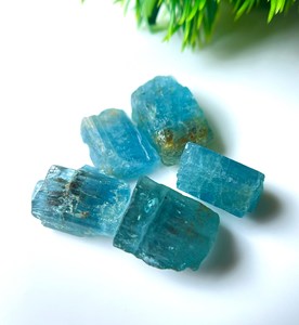 Cristaux bruts d'aquamarine brésiliens, qualité facettée, pierre naturelle bleue pour la fabrication de bijoux, vente en gros - Product Image 1